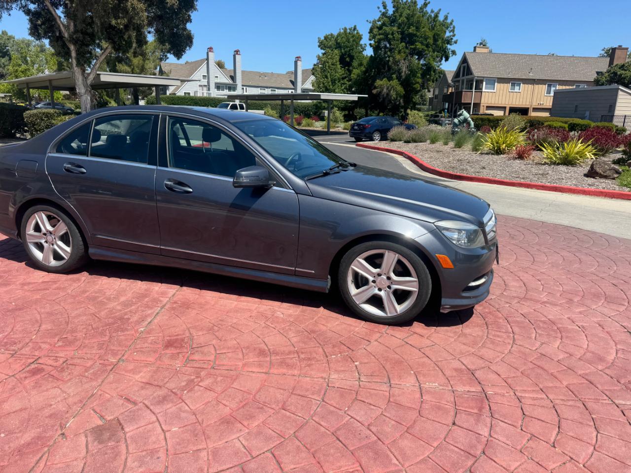 Mercedes-Benz C-Class C300 Luxury Sedan 2011