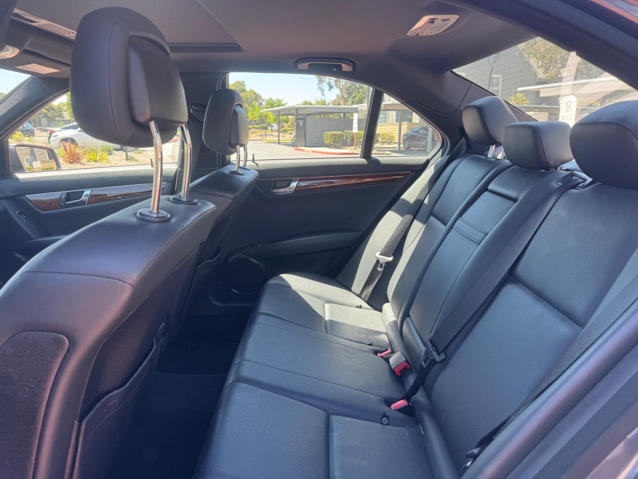 Mercedes-Benz C-Class C300 Luxury Sedan 2011