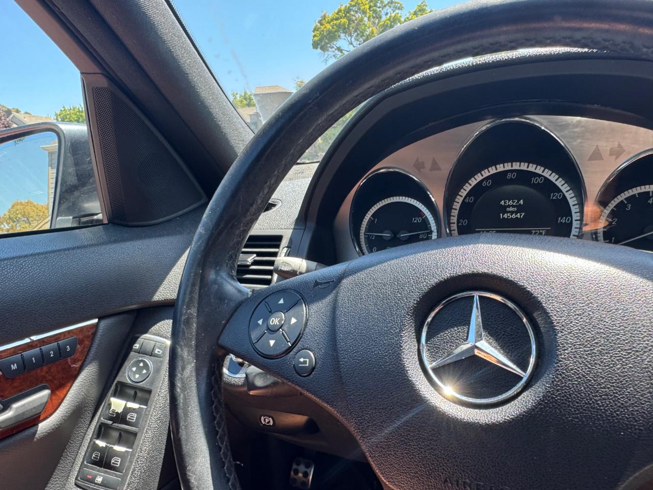 Mercedes-Benz C-Class C300 Luxury Sedan 2011