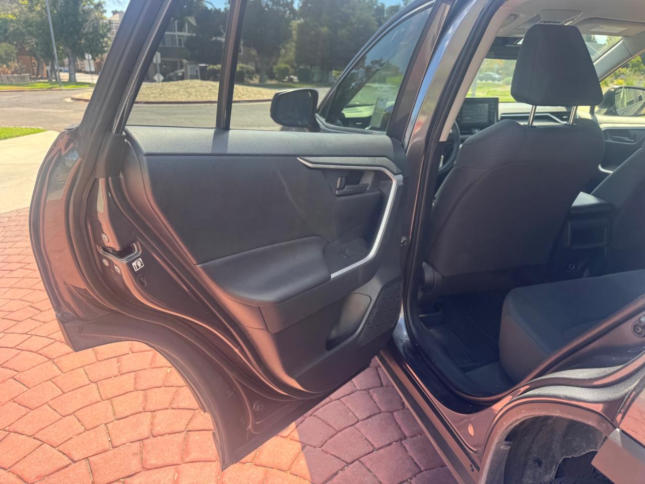 Toyota RAV4 LE 2019