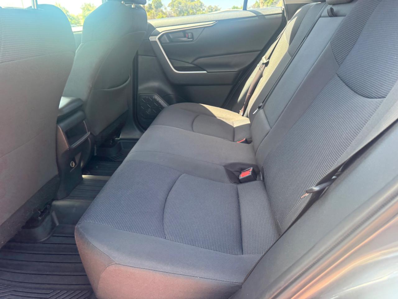 Toyota RAV4 LE 2019