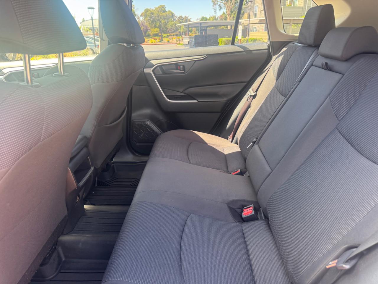 Toyota RAV4 LE 2019