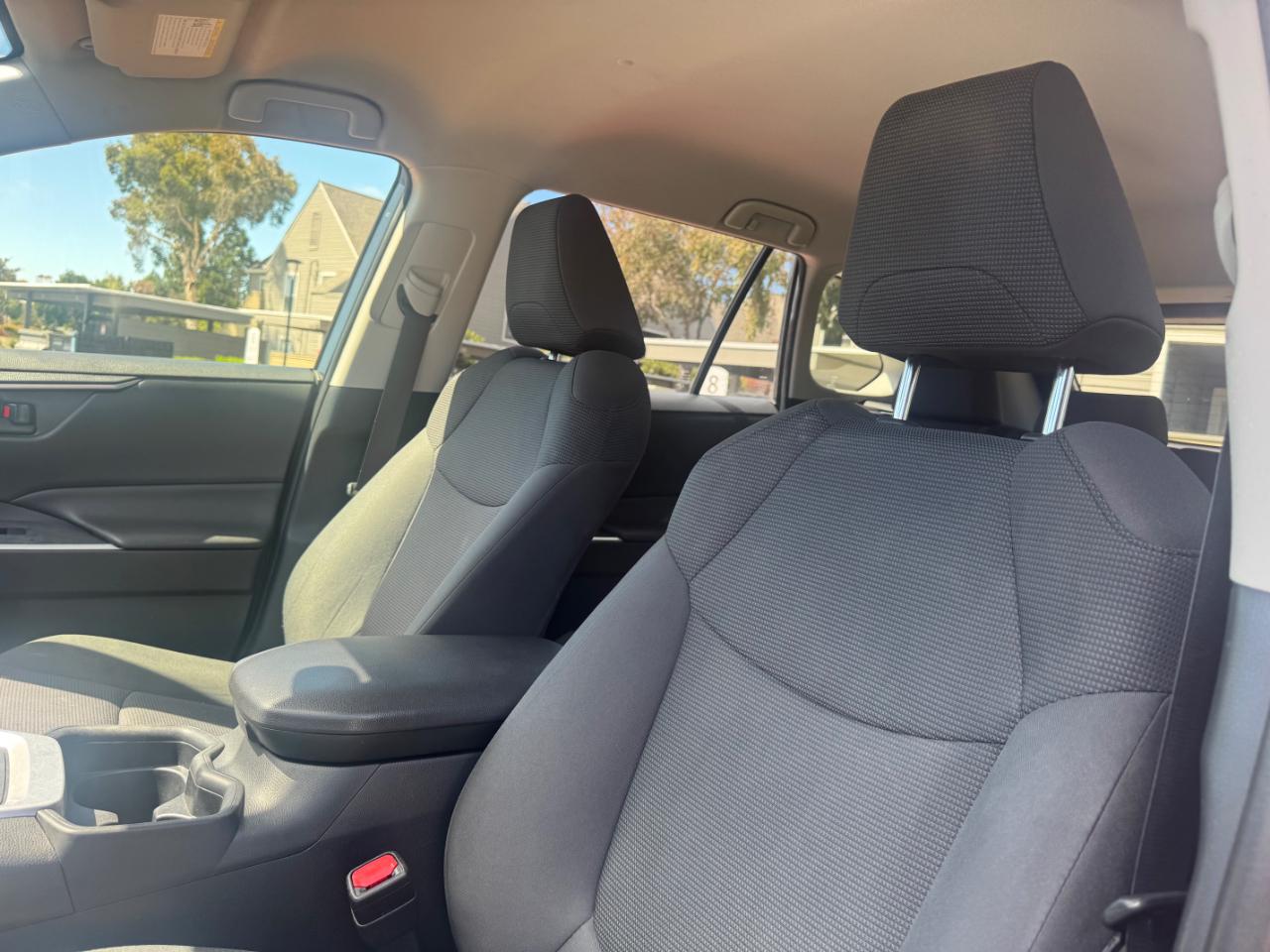 Toyota RAV4 LE 2019