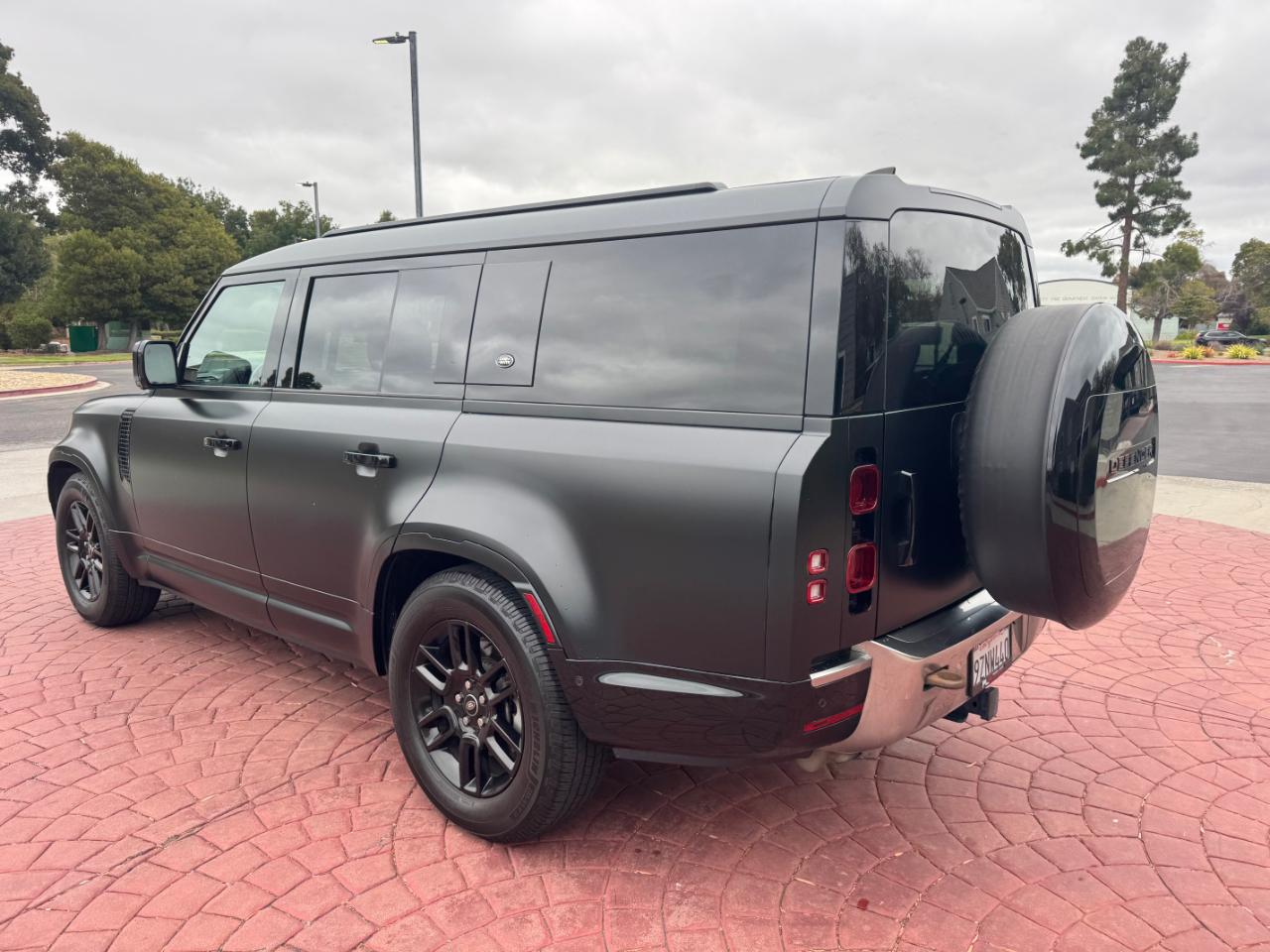 Land Rover Defender 130 S 2023