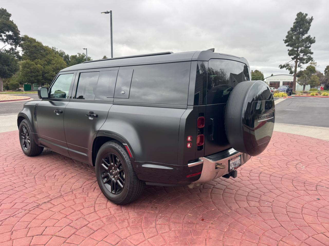 Land Rover Defender 130 S 2023