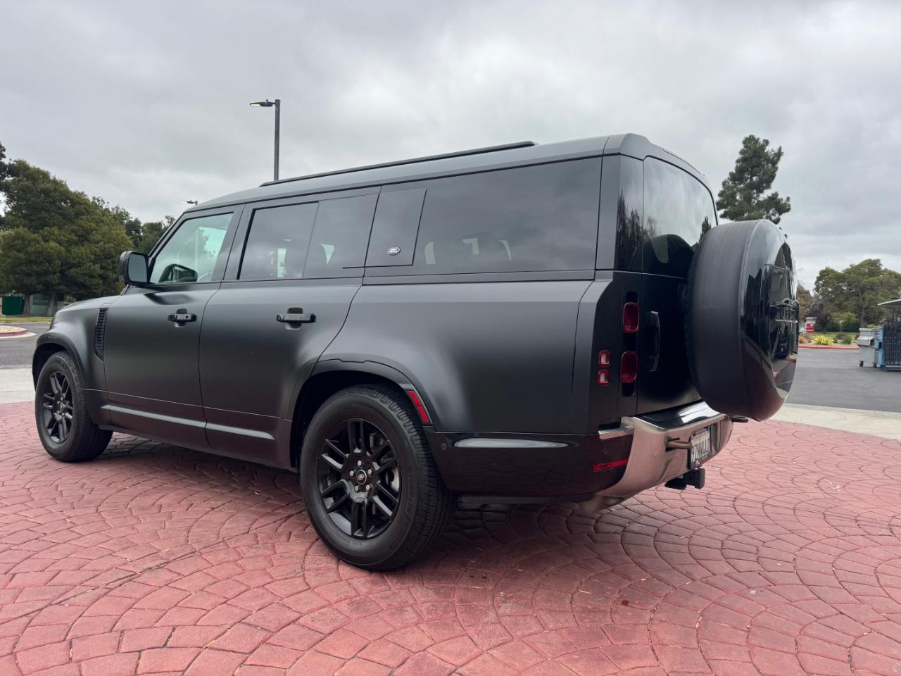 Land Rover Defender 130 S 2023