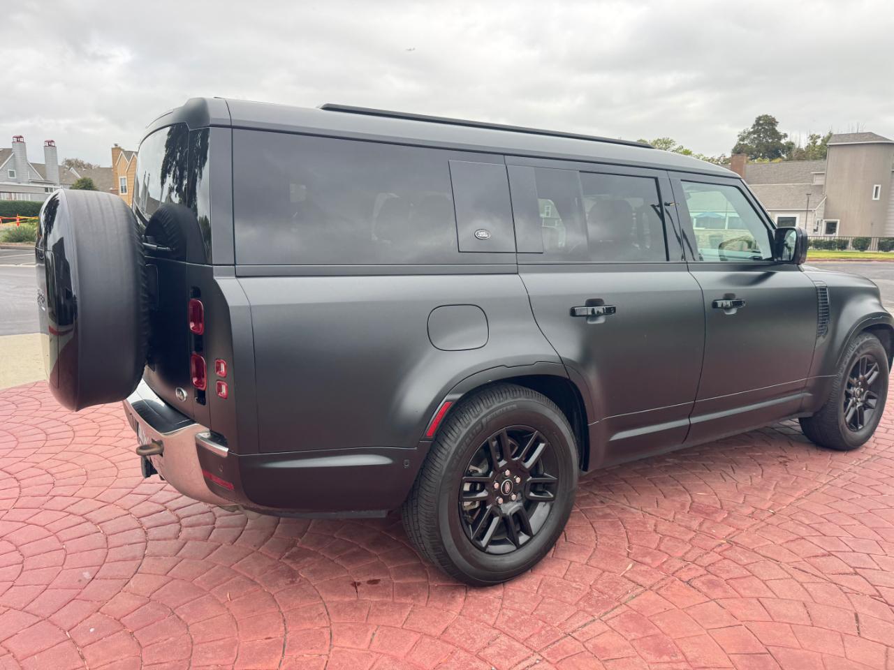 Land Rover Defender 130 S 2023