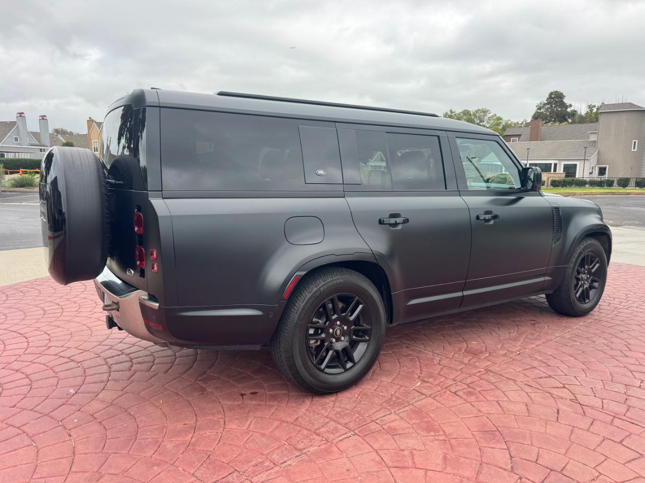 Land Rover Defender 130 S 2023