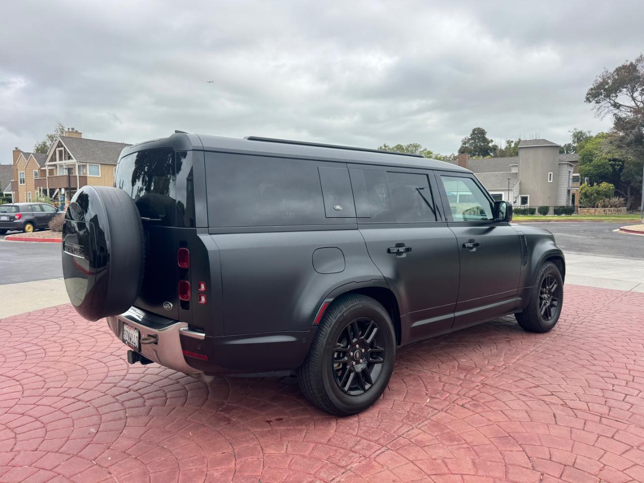 Land Rover Defender 130 S 2023