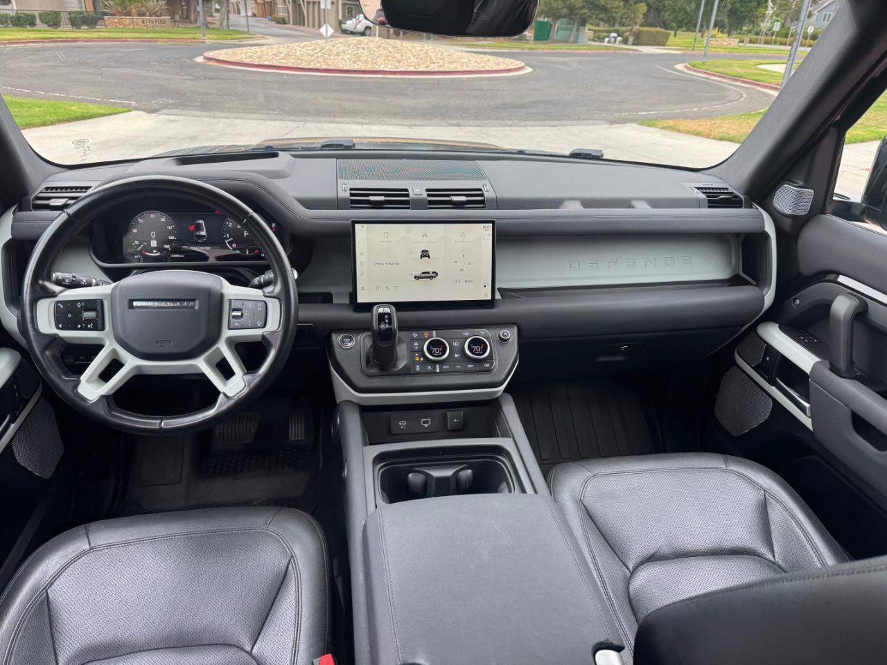 Land Rover Defender 130 S 2023