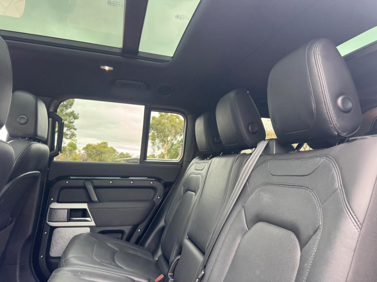 Land Rover Defender 130 S 2023