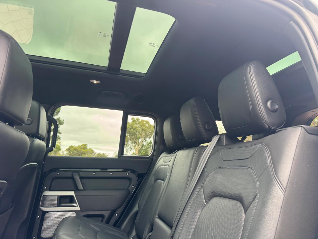 Land Rover Defender 130 S 2023
