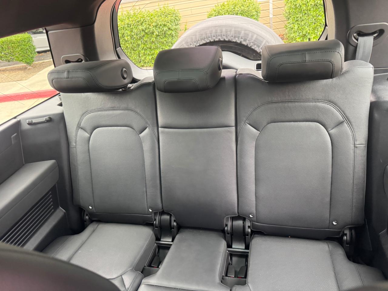 Land Rover Defender 130 S 2023