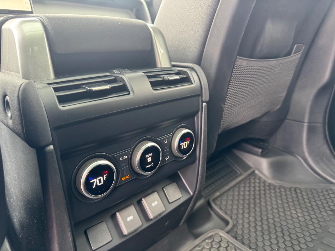 Land Rover Defender 130 S 2023