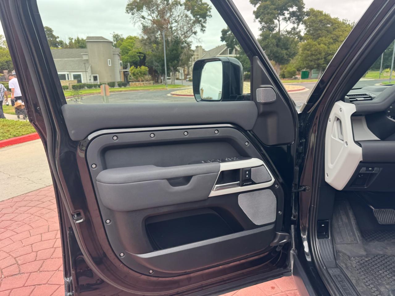 Land Rover Defender 130 S 2023