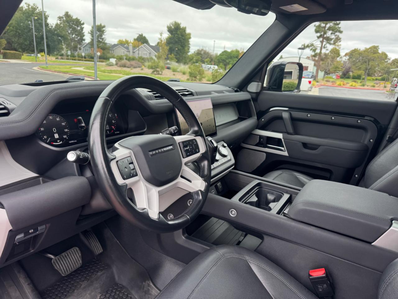 Land Rover Defender 130 S 2023