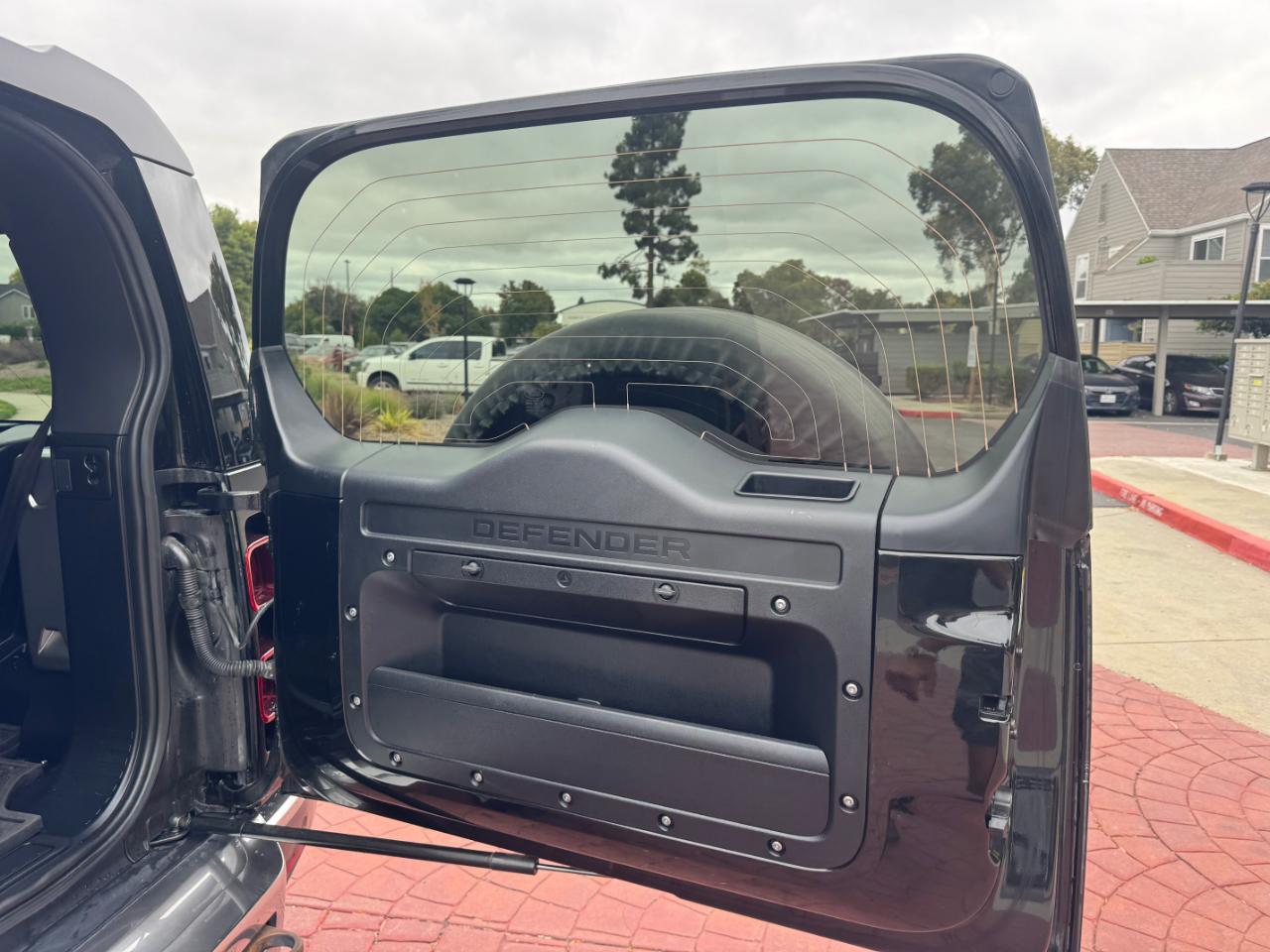 Land Rover Defender 130 S 2023