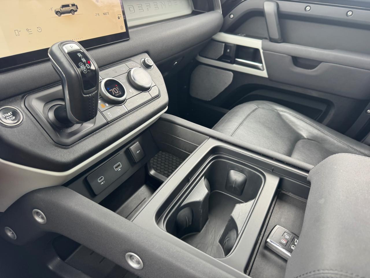 Land Rover Defender 130 S 2023