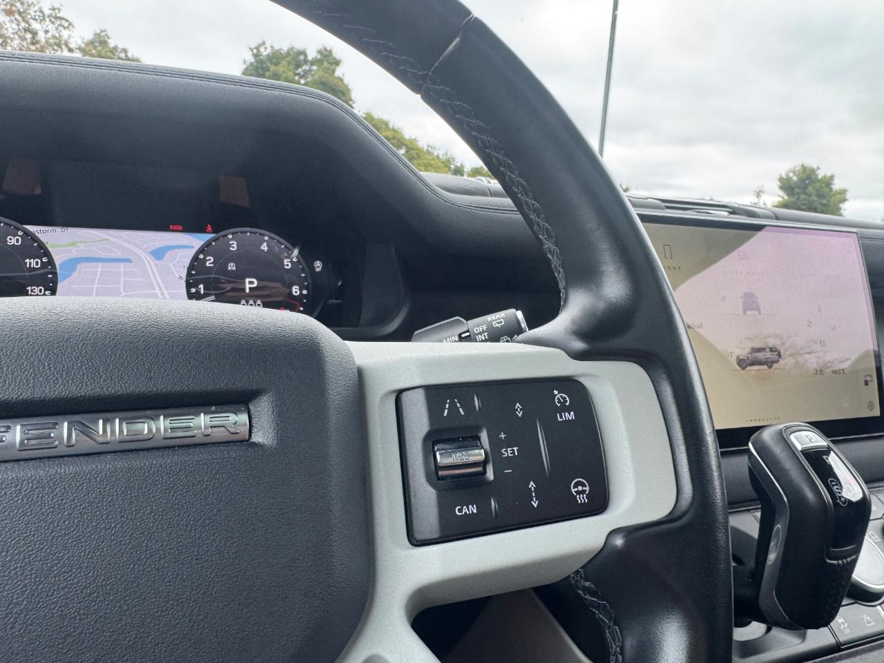 Land Rover Defender 130 S 2023