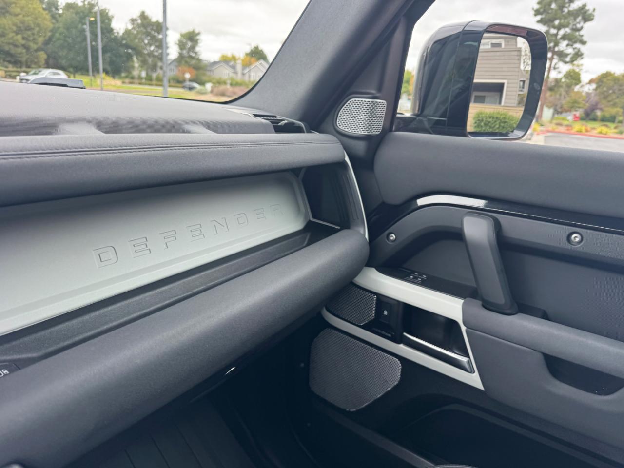 Land Rover Defender 130 S 2023