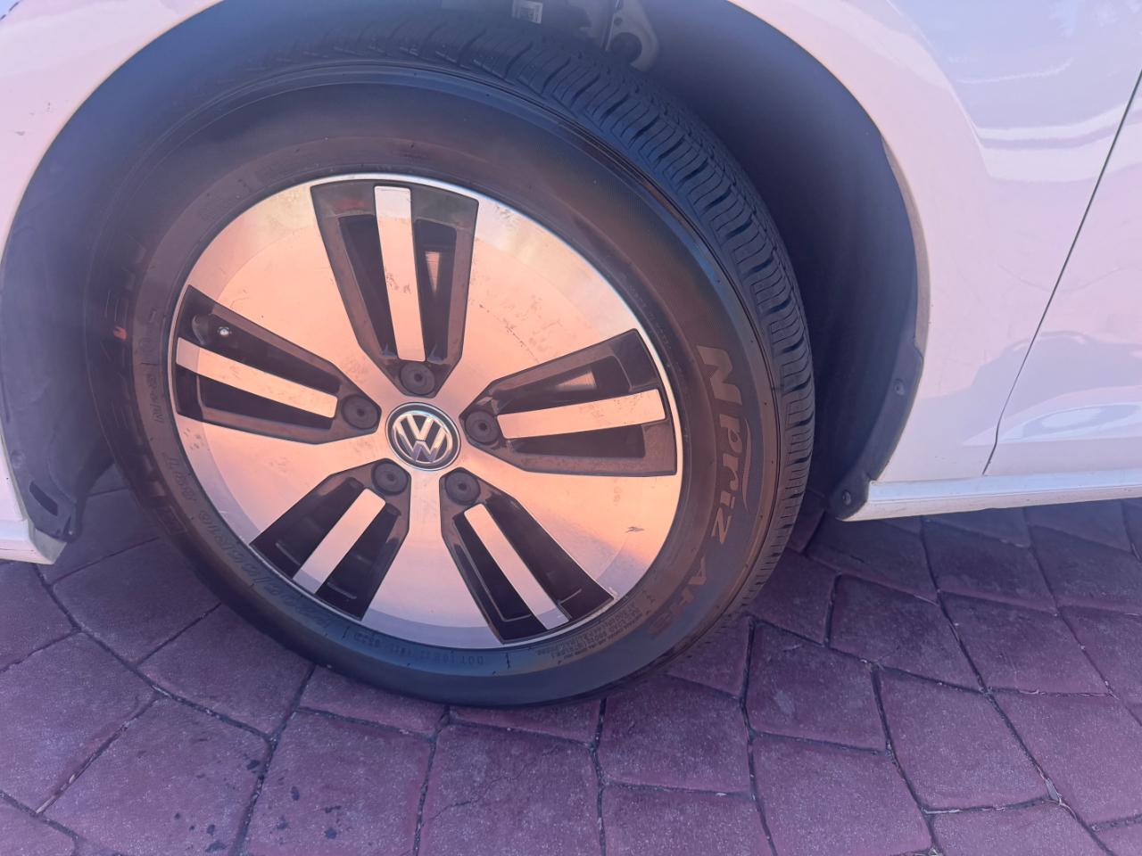 Volkswagen e-Golf SEL Premium 2016