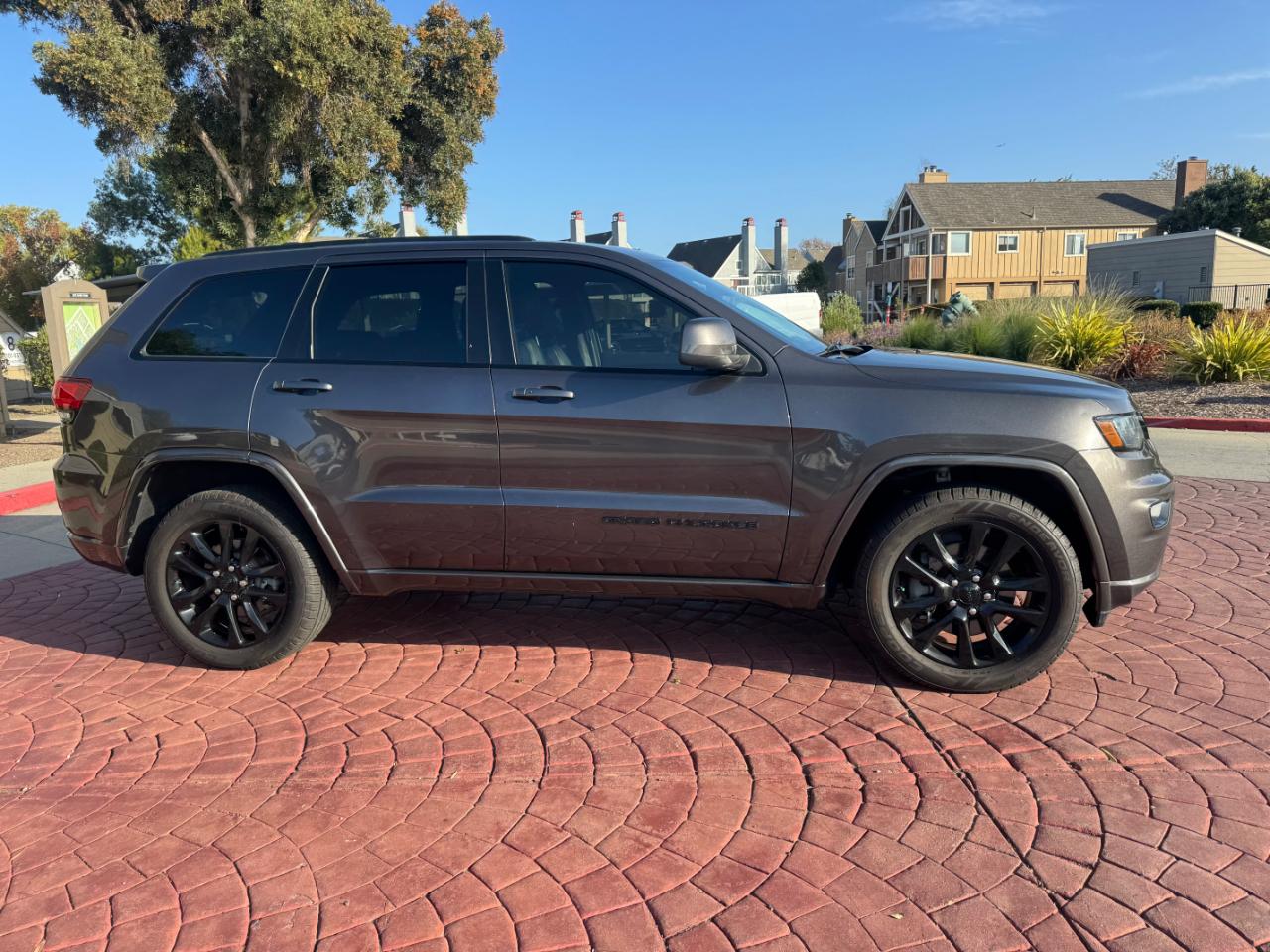 Jeep Grand Cherokee Laredo X 2WD 2021