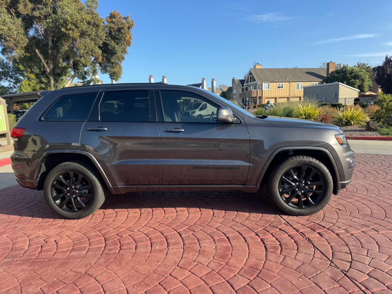 Jeep Grand Cherokee Laredo X 2WD 2021
