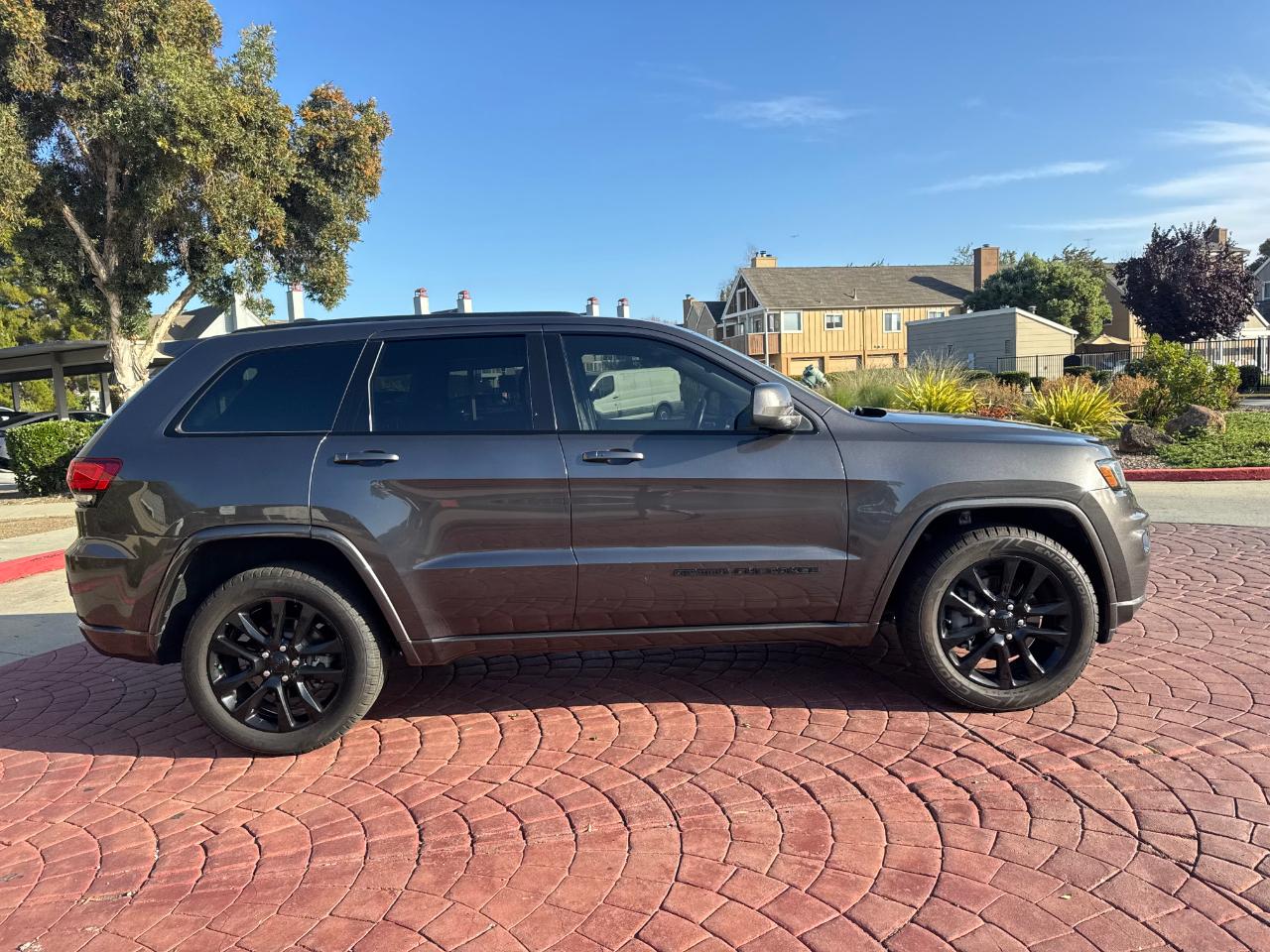 Jeep Grand Cherokee Laredo X 2WD 2021