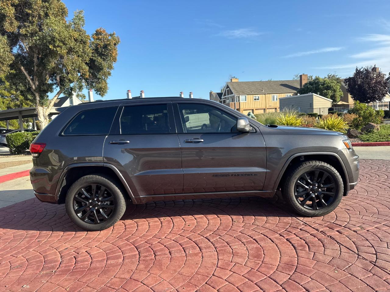 Jeep Grand Cherokee Laredo X 2WD 2021