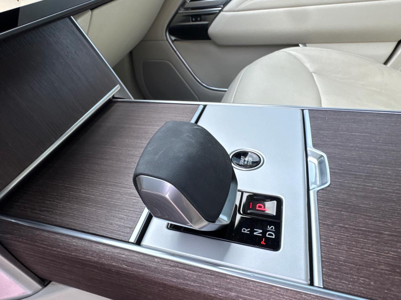 Land Rover Range Rover SE LWB 7 2025