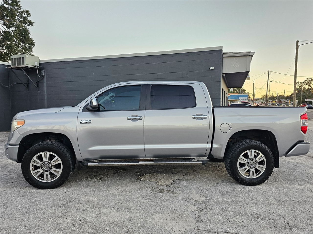Toyota Tundra  2015