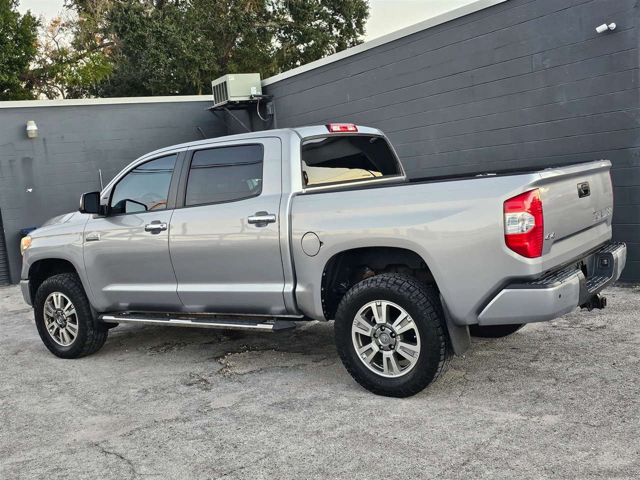 Toyota Tundra  2015
