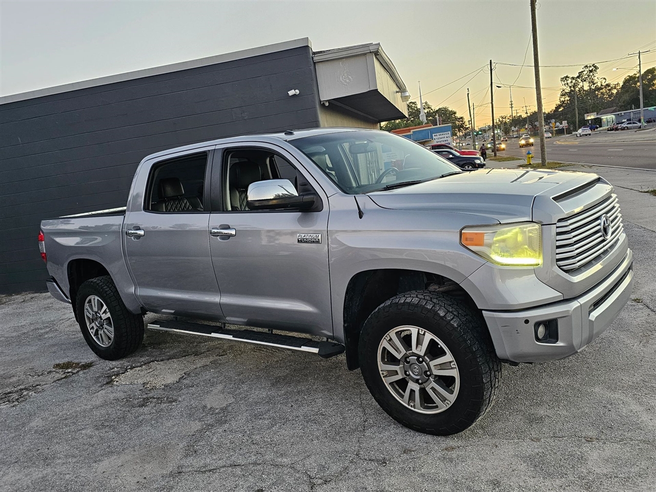Toyota Tundra  2015