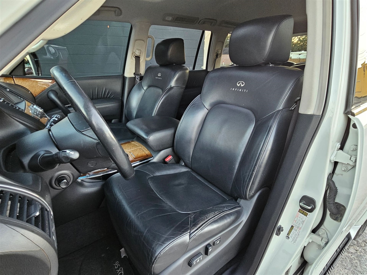 Infiniti QX56  2011