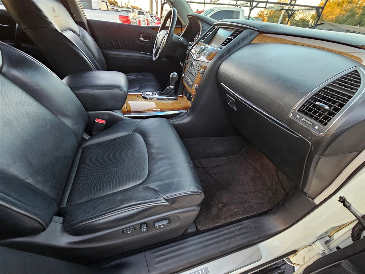 Infiniti QX56  2011
