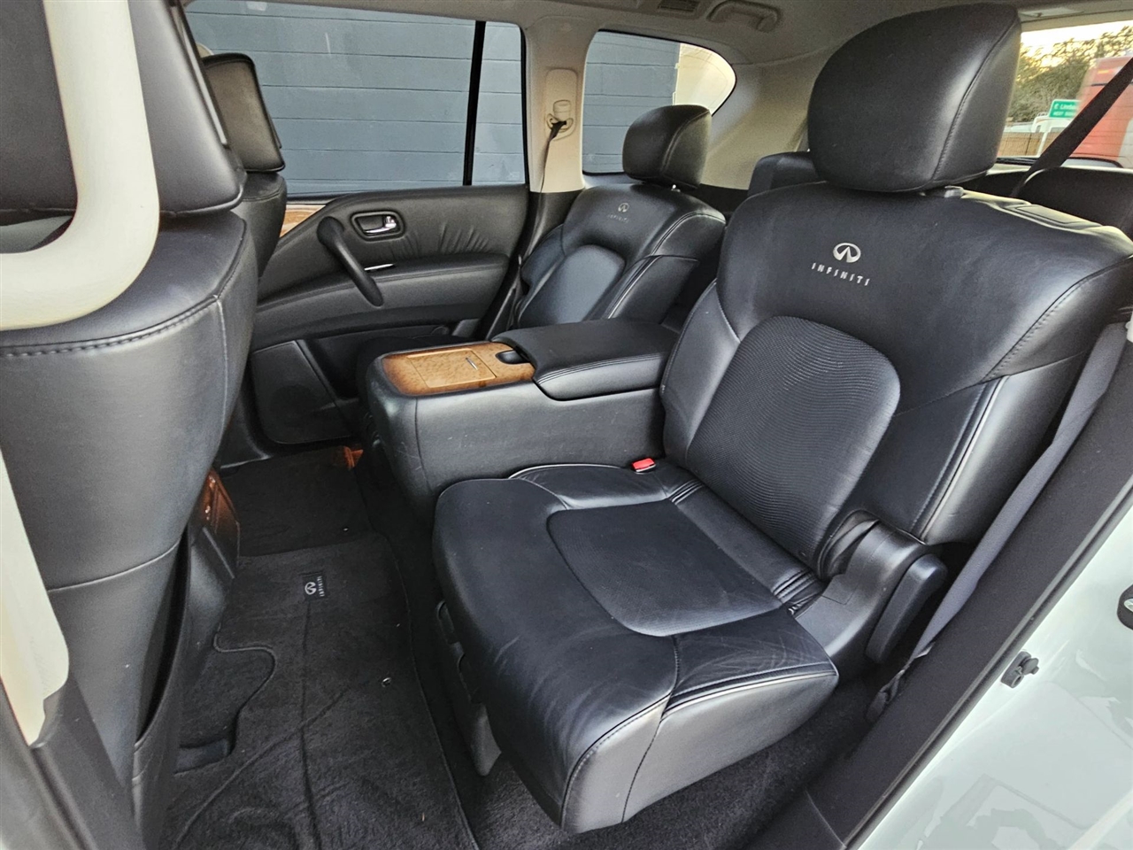 Infiniti QX56  2011