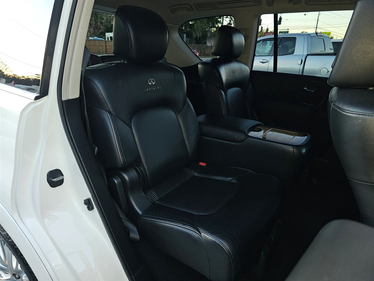 Infiniti QX56  2011