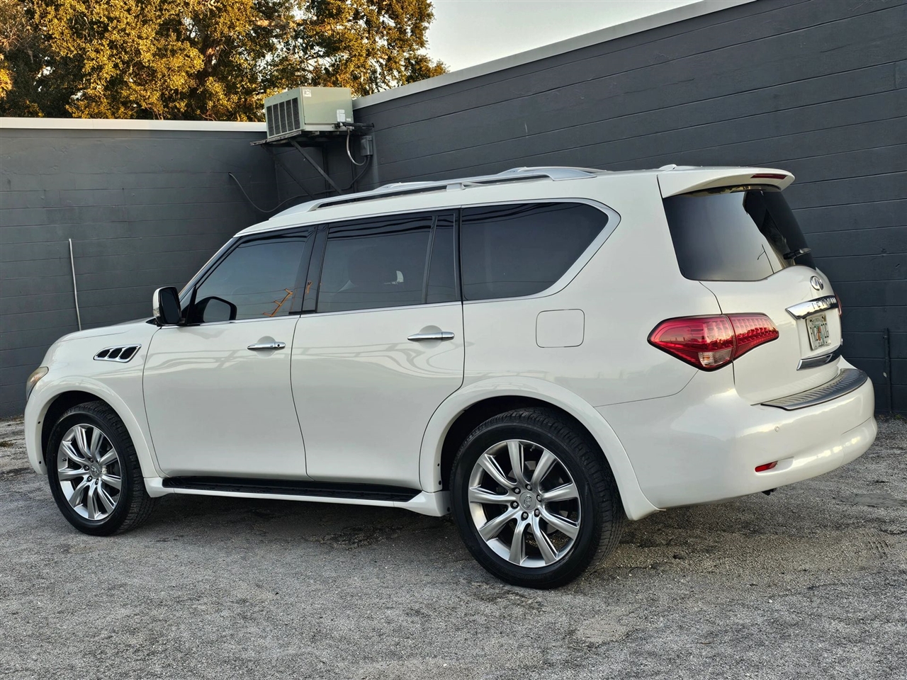 Infiniti QX56  2011