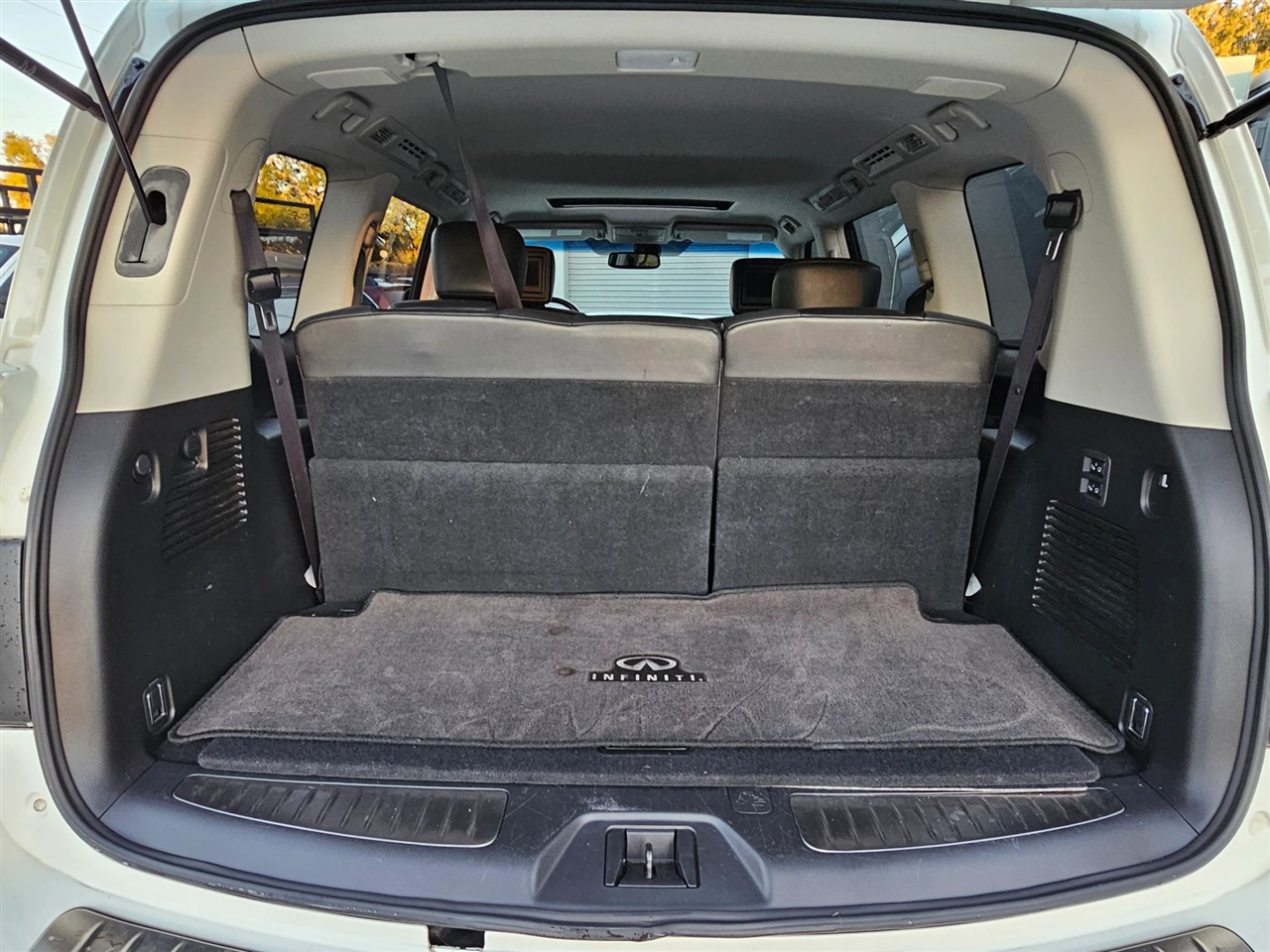 Infiniti QX56  2011