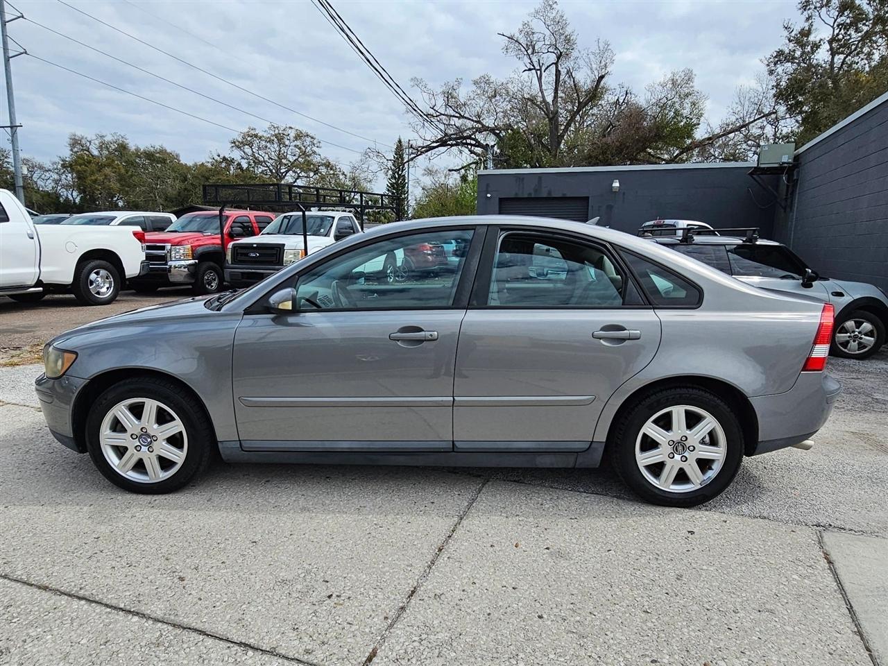 Volvo S40 (2004.5)  2004