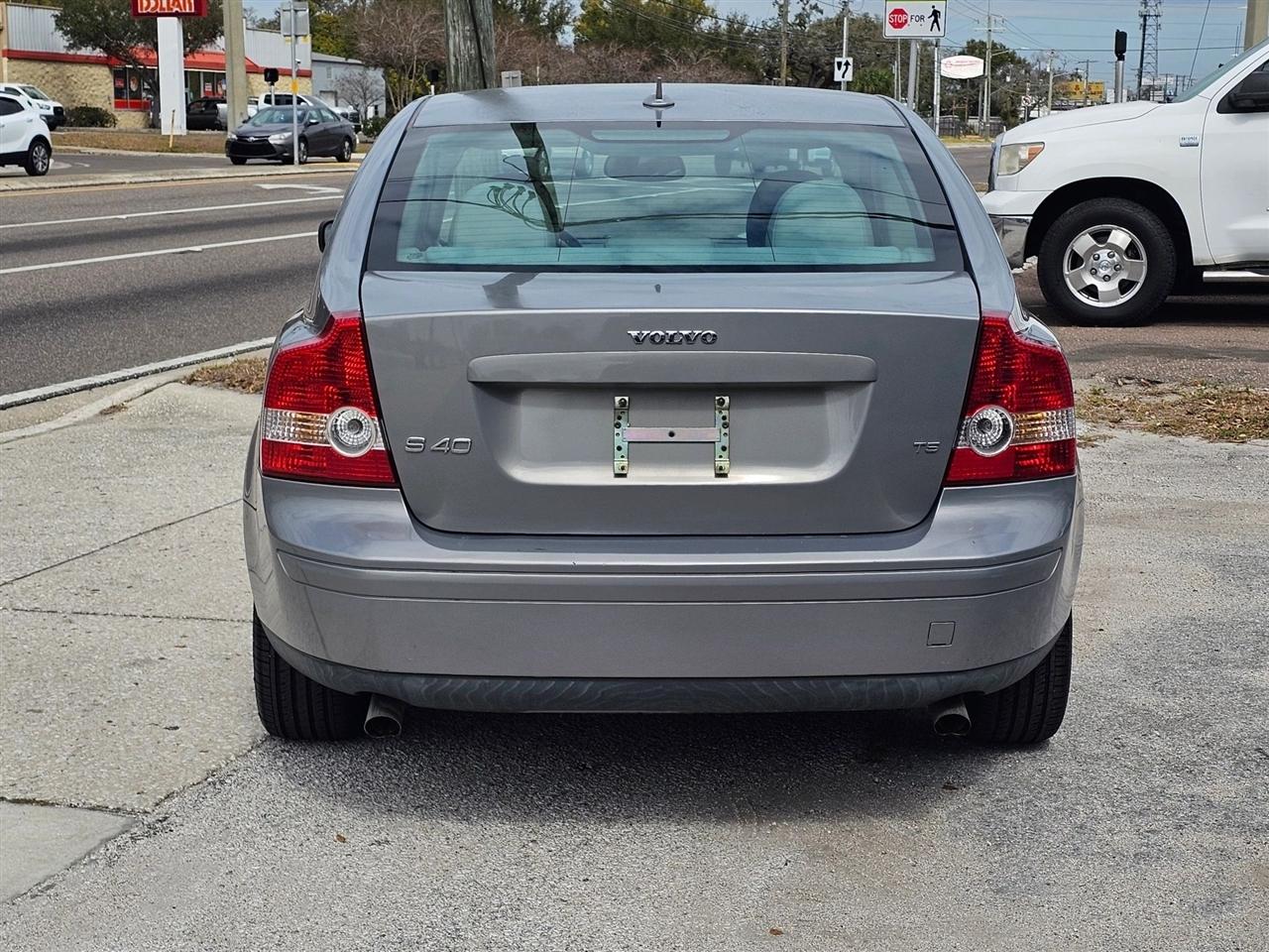 Volvo S40 (2004.5)  2004