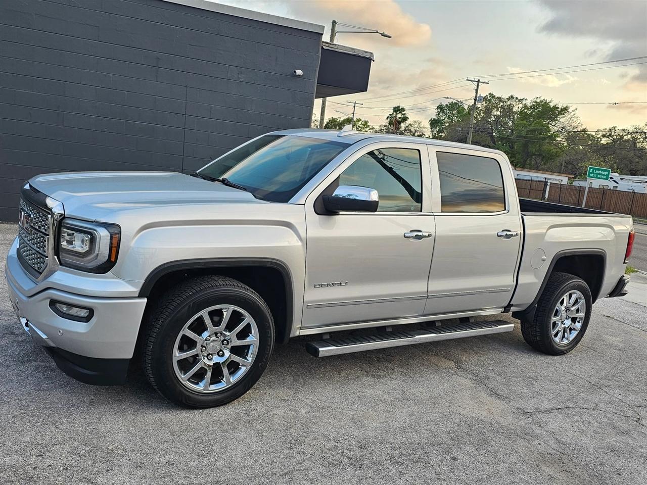 2017 GMC Sierra 1500 Denali Pickup 4D 5 3/4 ft