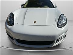 2015 Porsche Panamera  2015 Porsche Panamera
