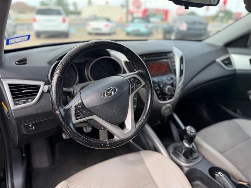 Hyundai Veloster  2013