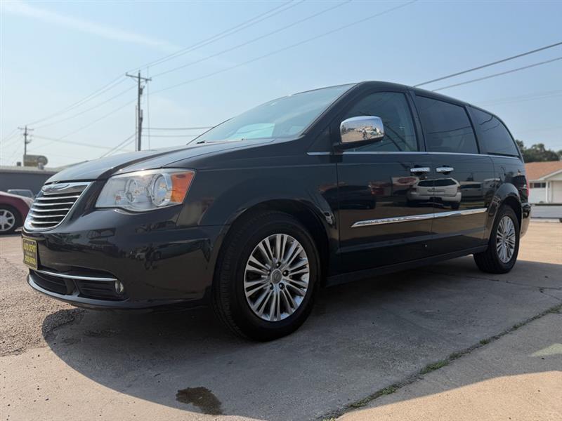 2016 Chrysler Town & Country TOURING L
