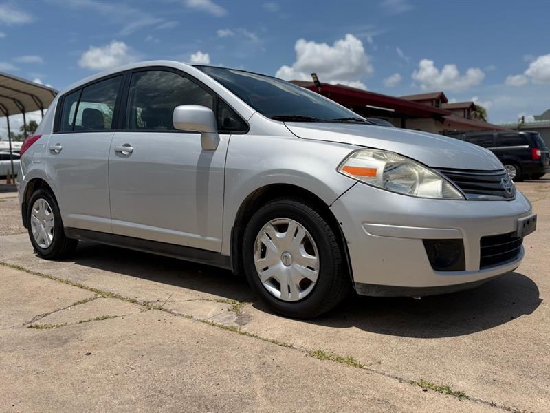 Nissan Versa  2012