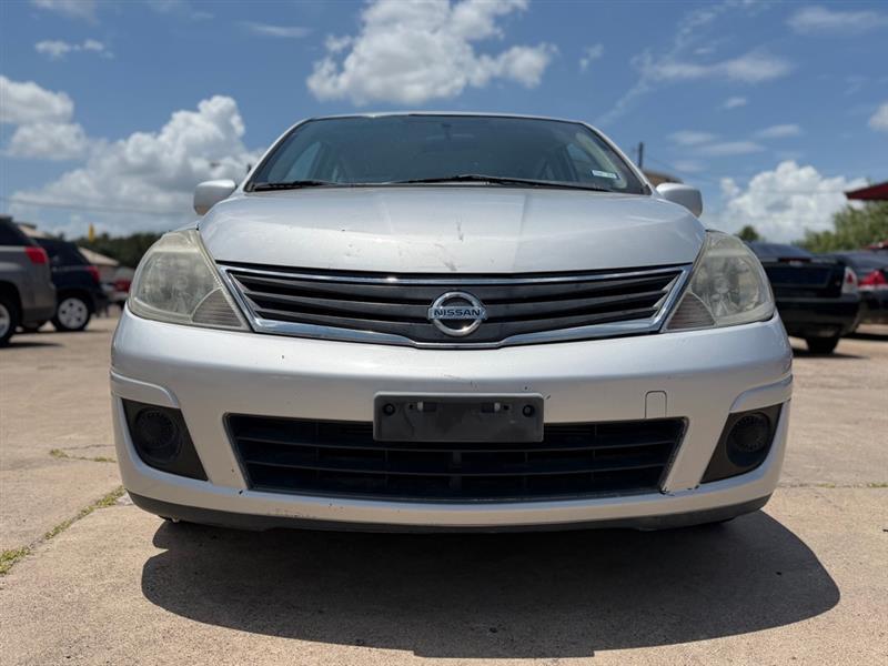 Nissan Versa  2012