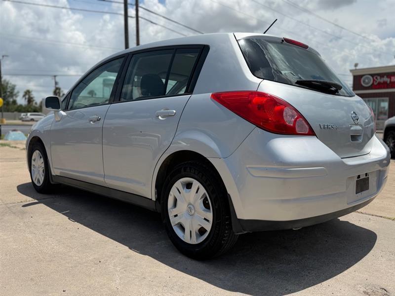 Nissan Versa  2012