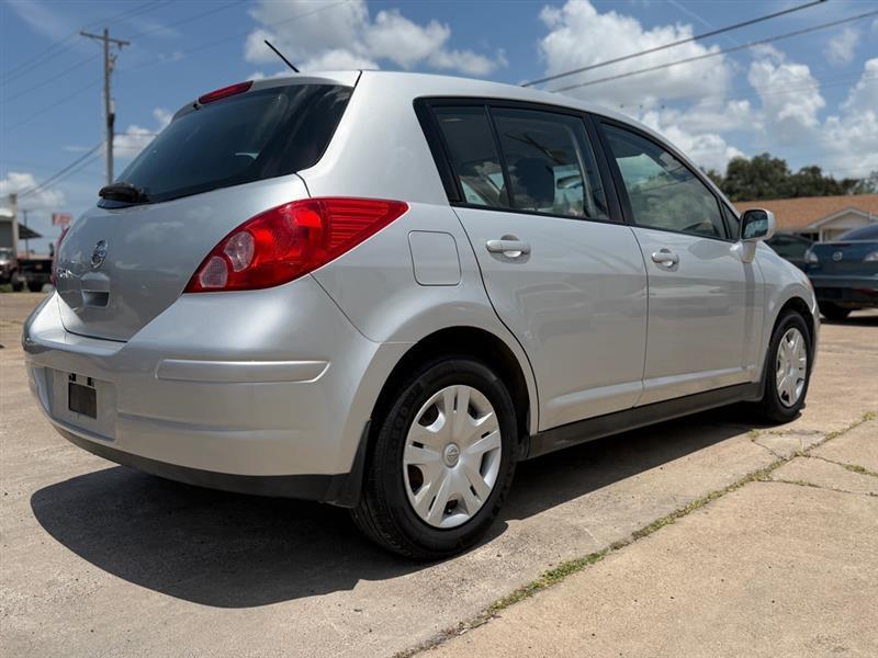 Nissan Versa  2012