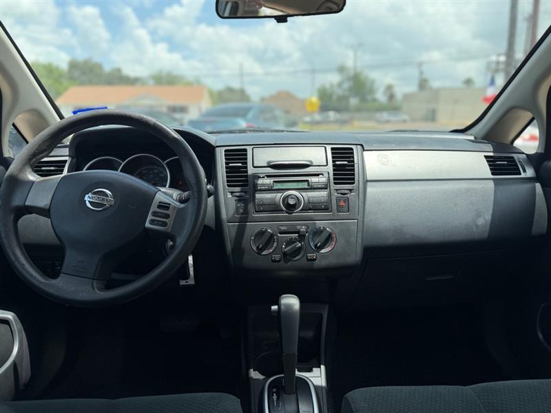 Nissan Versa  2012